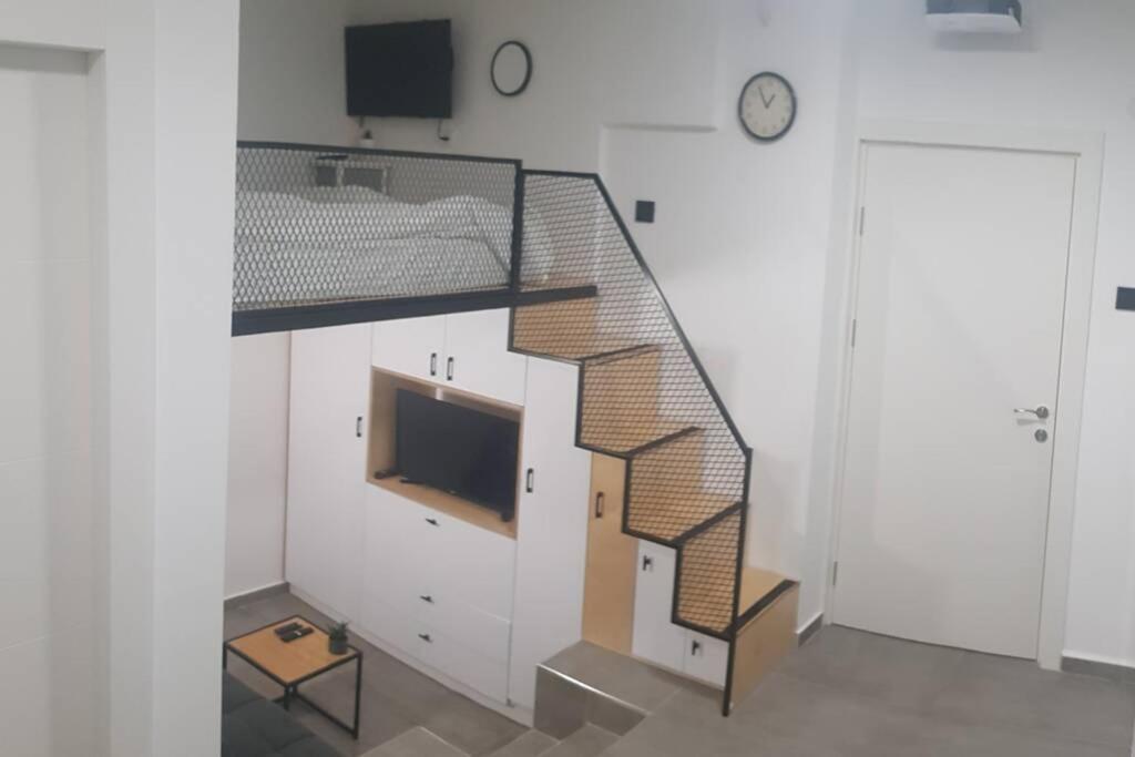Centrally-Located Quiet Cozy Loft Apartment Beersheba エクステリア 写真
