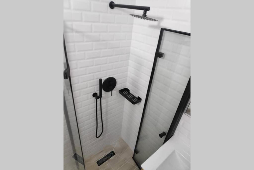 Centrally-Located Quiet Cozy Loft Apartment Beersheba エクステリア 写真